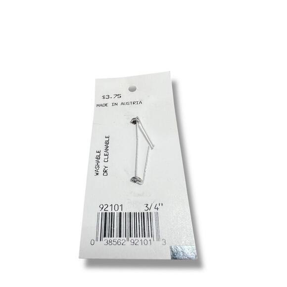 Vintage JBH Heart Shaped Metal Buttons โ Lot of 2 โ Floral Embossed Silver Tone - Picture 4 of 4